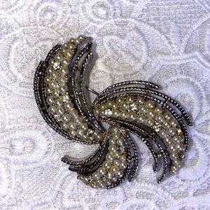 2/$18 Vintage brooch silver with pearls and clear stones